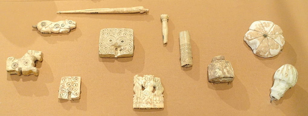 Pins_and_pin_heads_made_of_bone_and_faience_-_Surkh_Dum-i-Luri_site,_Iran,_c._800-650_BC_-_Oriental_Institute_Museum,_University_of_Chicago